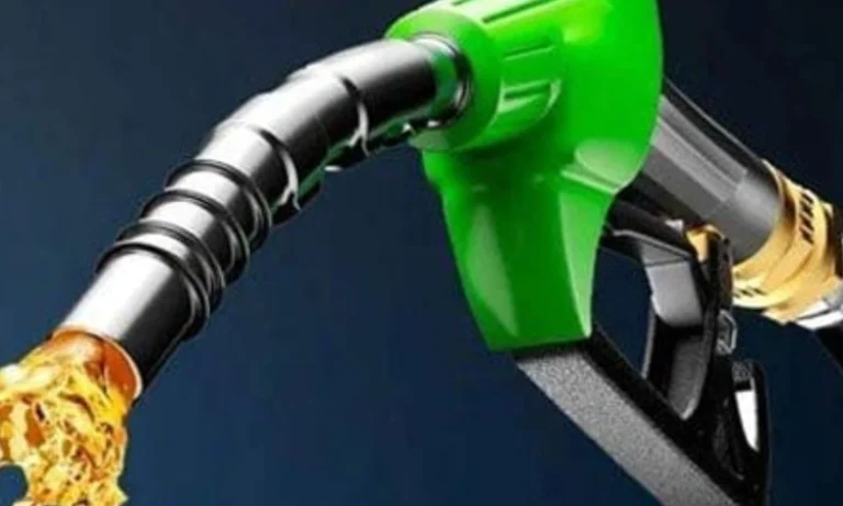 پیٹرولیم مصنوعات کی قیمتوں میں نمایاں کمی کا اعلان