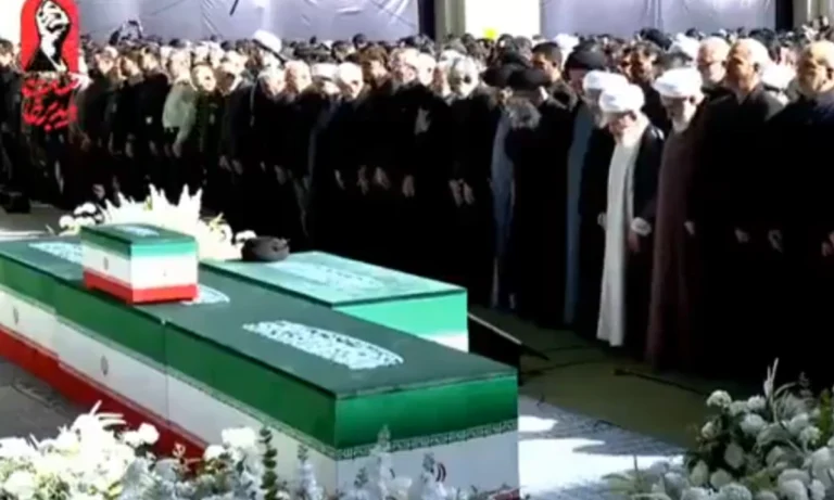 ایرانی سابق سپریم لیڈر آیت اللّٰہ سید علی خامنہ ای کی نمازِ جنازہ تہران میں ادا