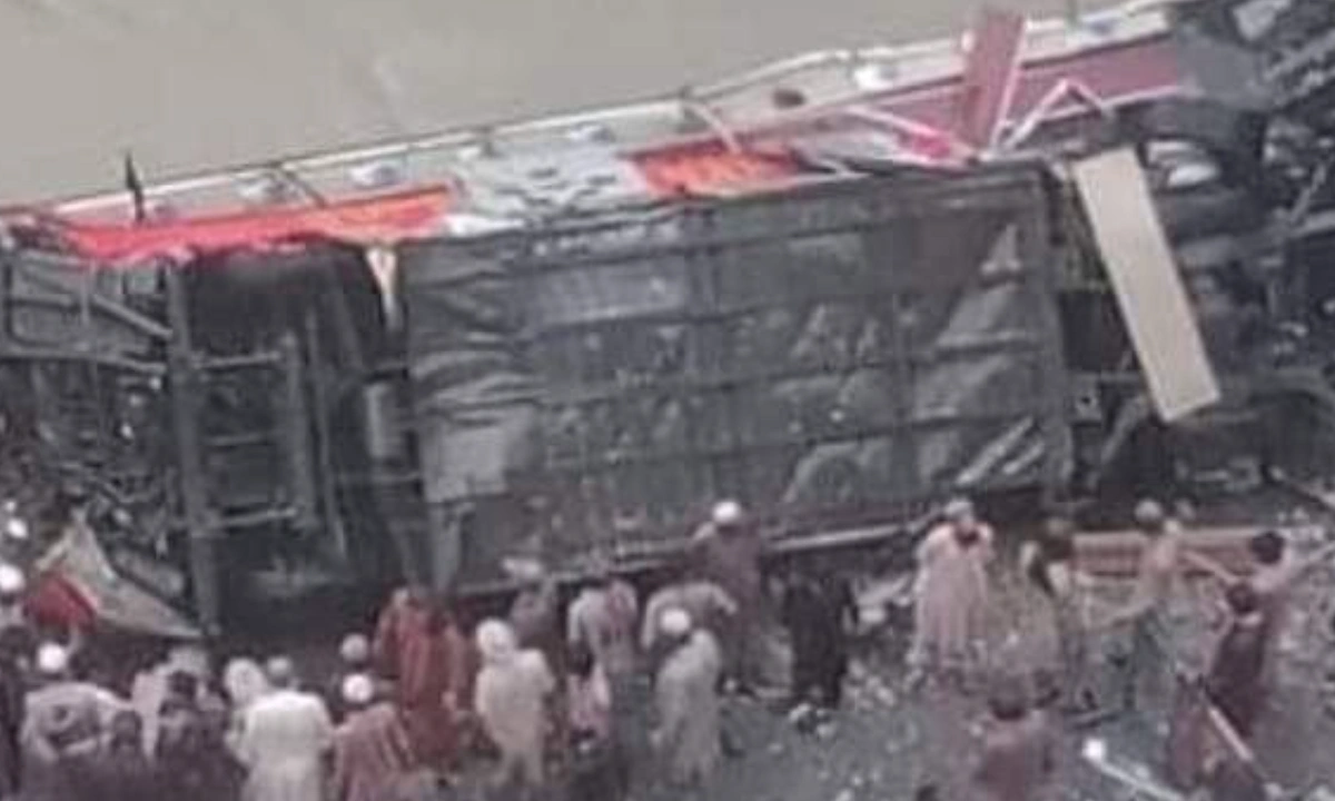 دانہ سر میں مسافر بس کھائی میں جا گری،16 افراد جاں بحق