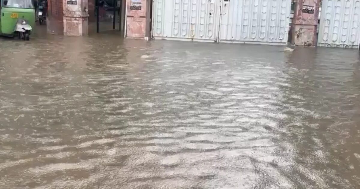 لاہور میں 263 ملی میٹر بارش، شہر کے کئی علاقے زیرِ آب