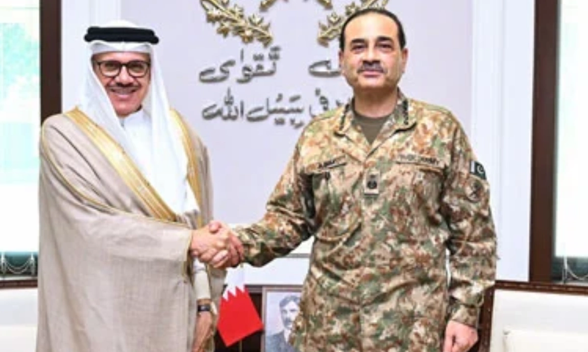 بحرینی وزیر خارجہ کی جی ایچ کیو آمد،فیلڈ مارشل عاصم منیر سے ملاقات