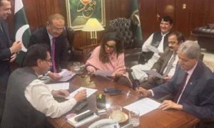 لانگ مارچ ختم کرنے کے معاہدے پر دستخط کا عمل شروع