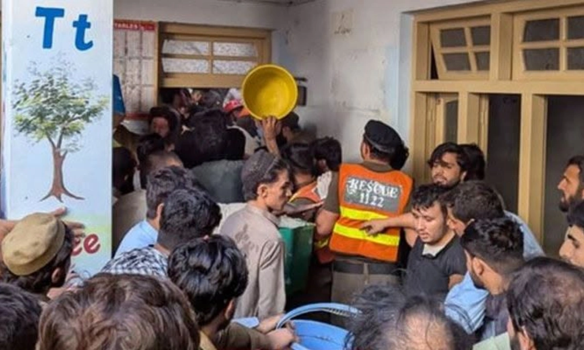 پشاور اسکول حادثہ،21 بچے اور خاتون ٹیچر جاں بحق،40 سے زائد زخمی