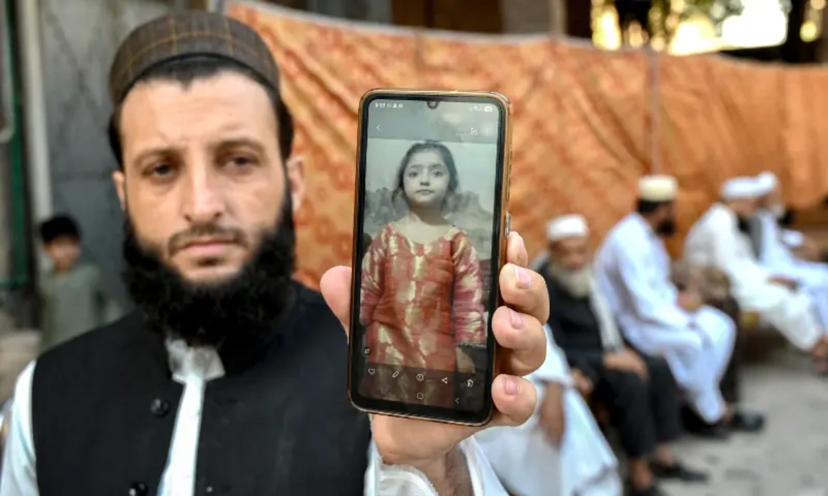 پشاور اسکول سانحہ:بچوں کے لواحقین کا انصاف کا مطالبہ