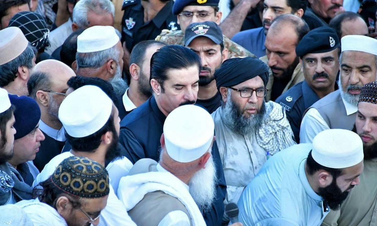 پشاور اسکول سانحہ:جاں بحق بچوں کے لواحقین کو 10، 10 لاکھ روپے دینے کا اعلان